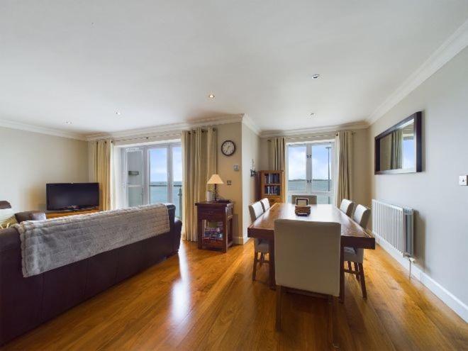 Cosy 3 Bedroom Apartment In Central Portrush With Sea Views Kültér fotó